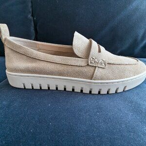 VIONIC Uptown Loafer - NEW in box, Sand Suede, Size 9.5 WIDE